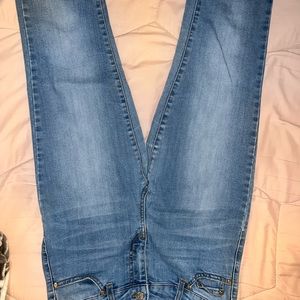 Light wash skinny jeans
